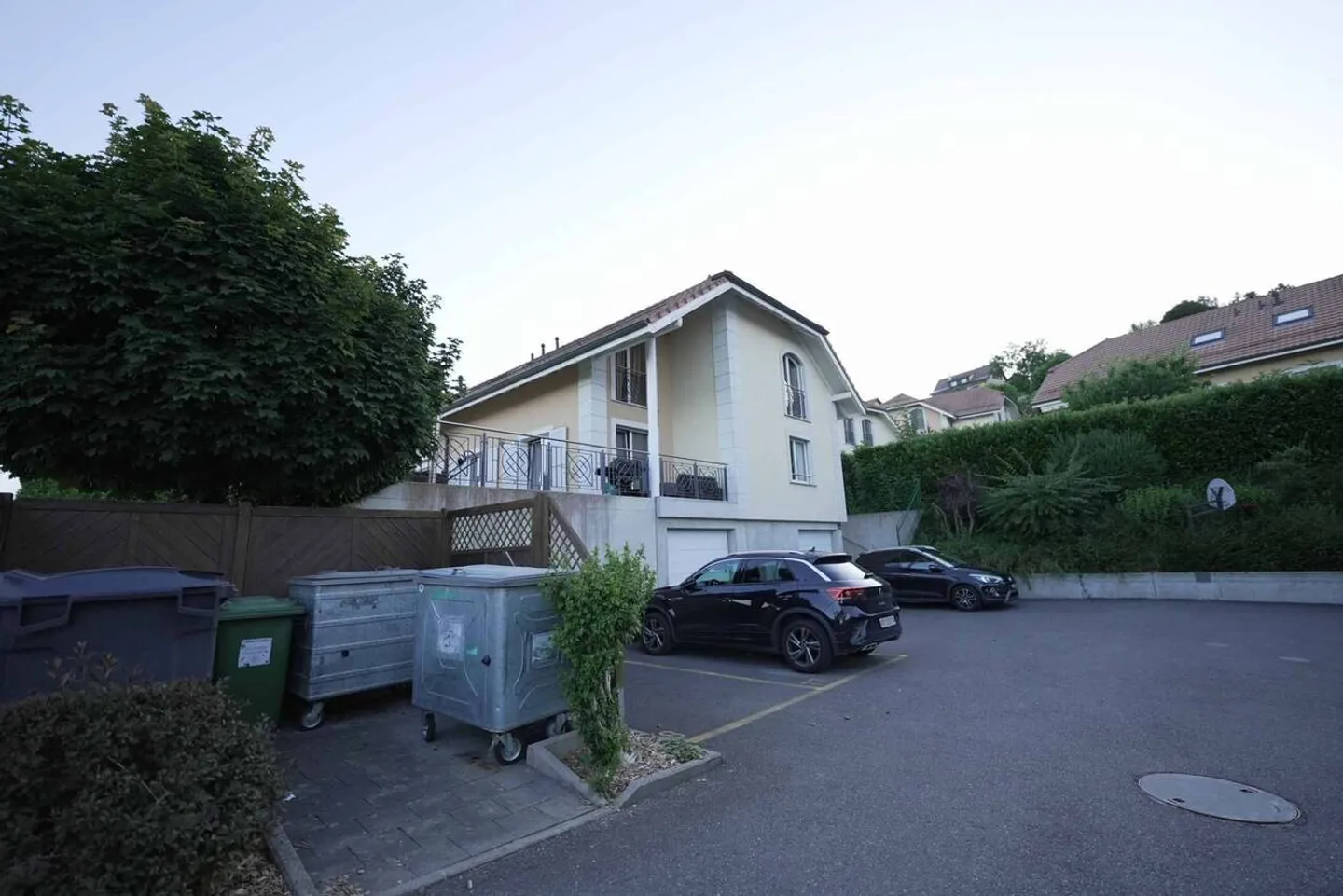 Wunderschöne Doppelhaushälfte mit 5½ Zimmern, Terrasse, Garten, Garage und Parkplatz - Foto 1 von 10