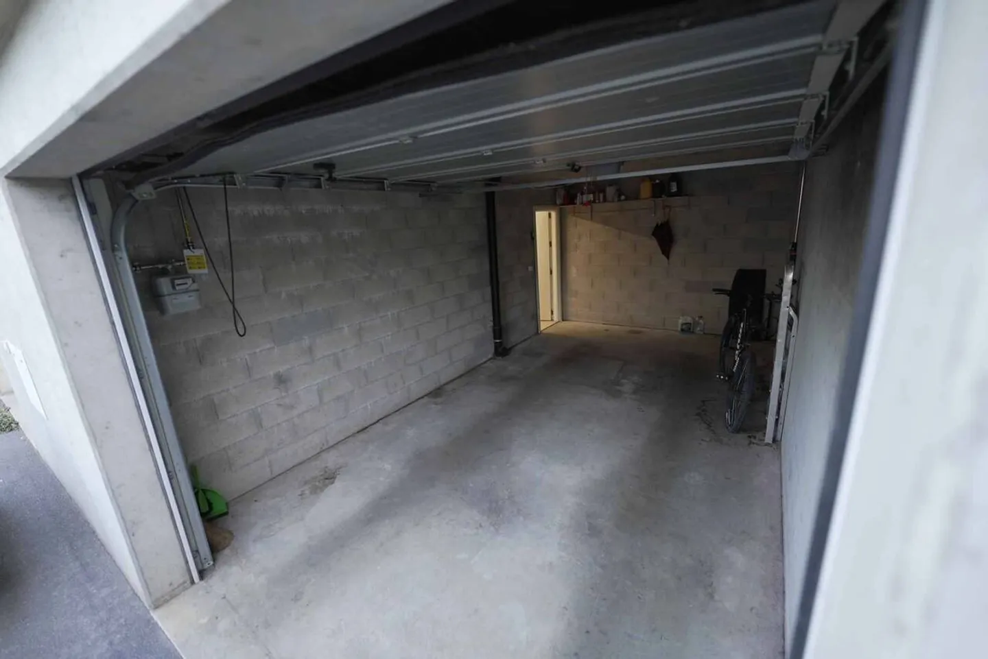 Wunderschöne Doppelhaushälfte mit 5½ Zimmern, Terrasse, Garten, Garage und Parkplatz - Foto 9 von 10