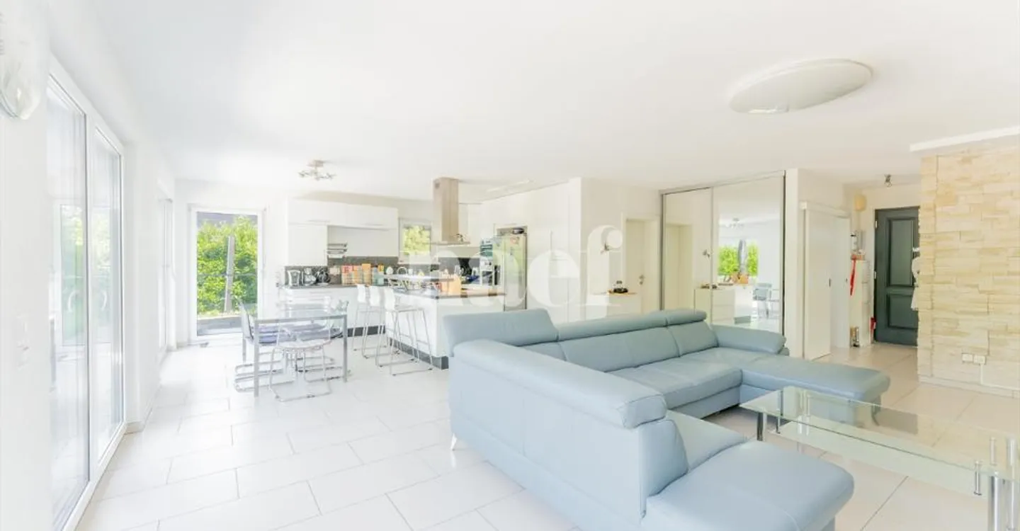 Villa familiare luminosa di 5,5 stanze con studio indipendente e spa - Foto 4 di 13