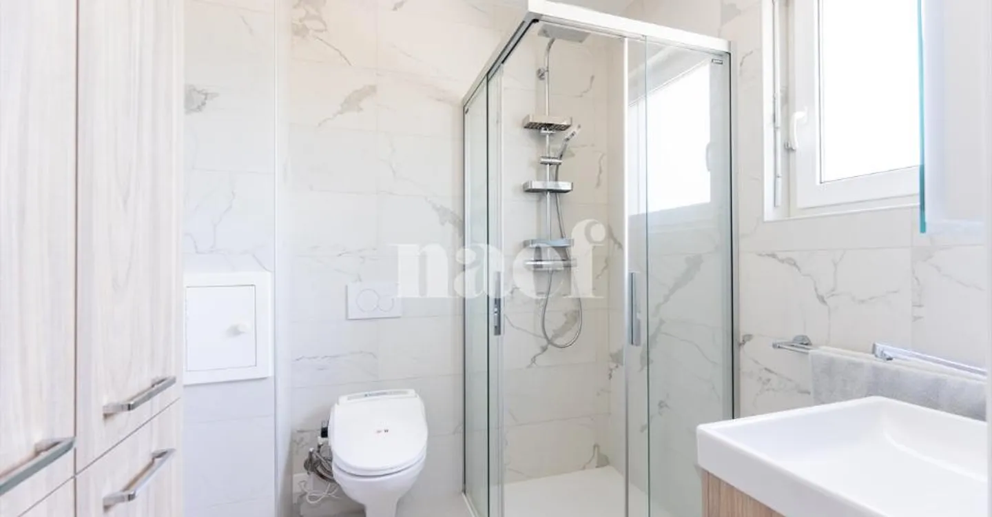 Villa familiare luminosa di 5,5 stanze con studio indipendente e spa - Foto 5 di 13