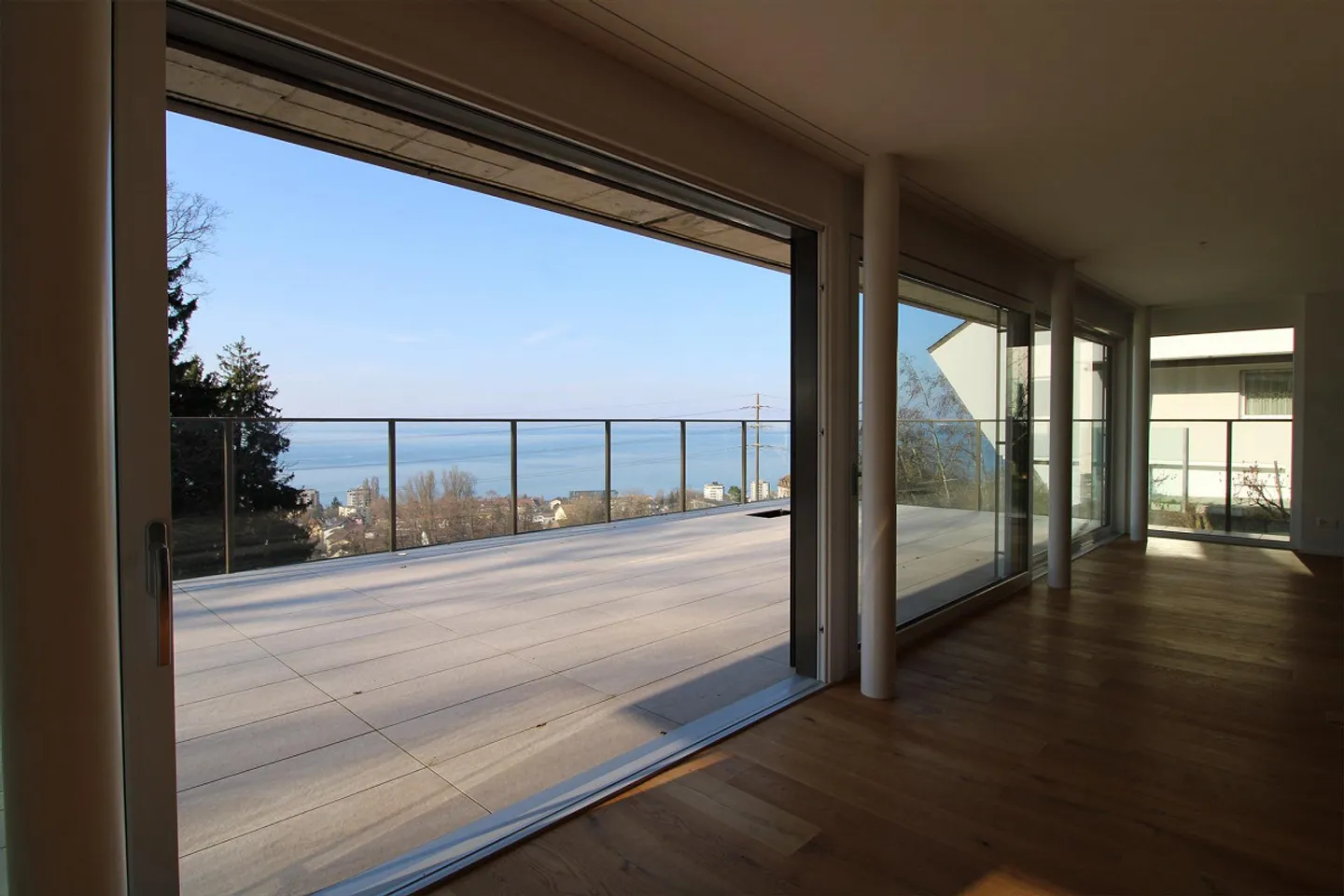 Appartement moderne avec vue sur le lac - Photo 1 sur 20