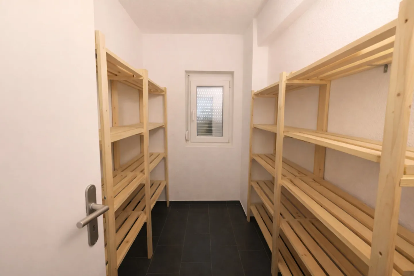 Beaucoup d'espace pour la famille et les générations : maison rénovée avec jardin, terrasse et garage - Photo 6 sur 17