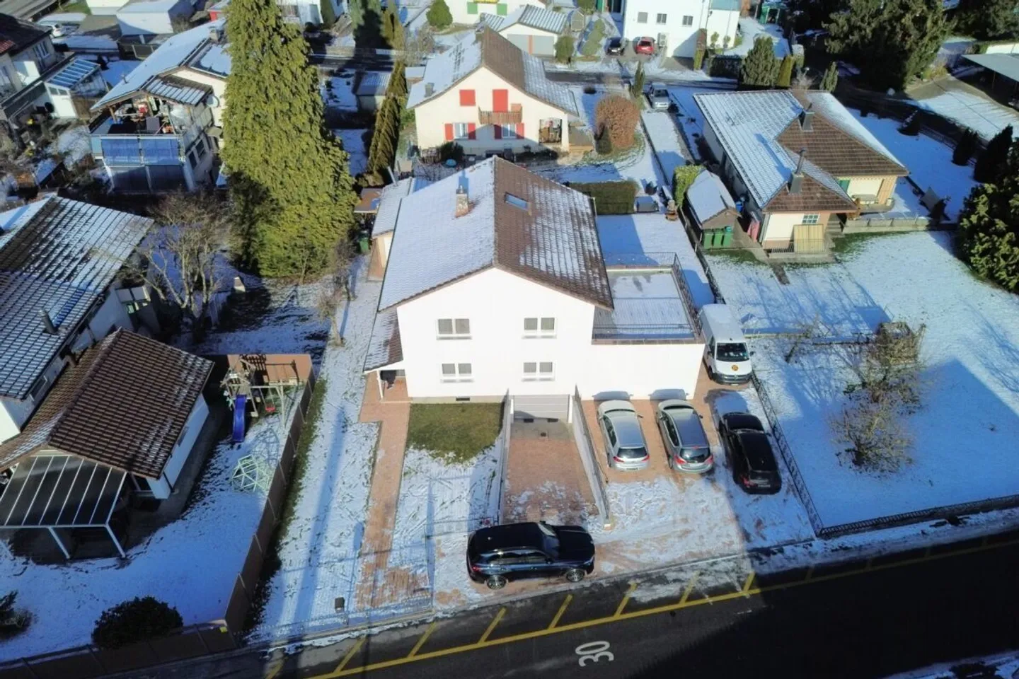 Beaucoup d'espace pour la famille et les générations : maison rénovée avec jardin, terrasse et garage - Photo 15 sur 17