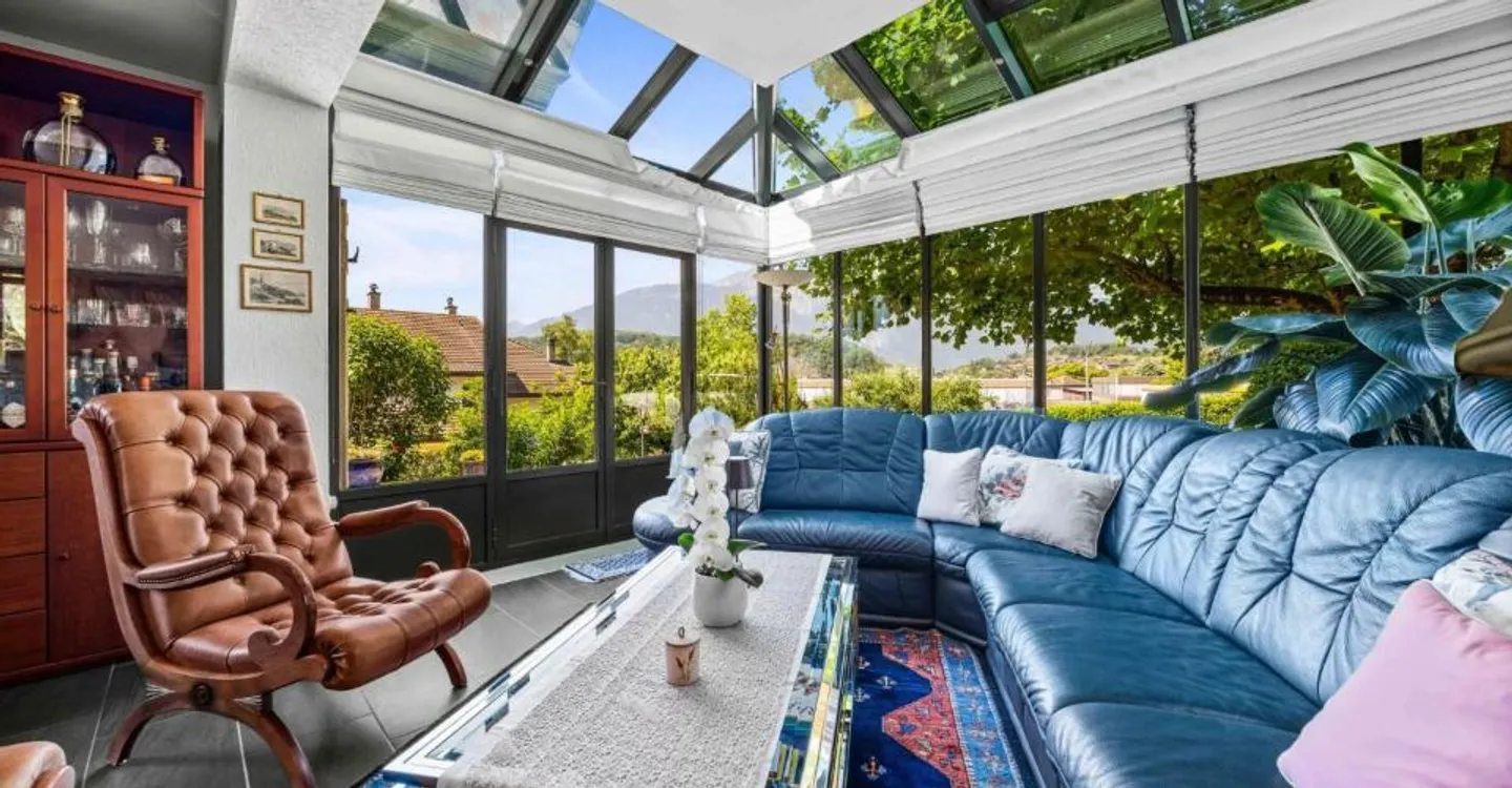 MAGNIFIQUE VILLA JUMELÉE AVEC GRAND JARDIN PAYSAGER. COUP DE CŒUR ASSURÉ ! - Photo 3 sur 12
