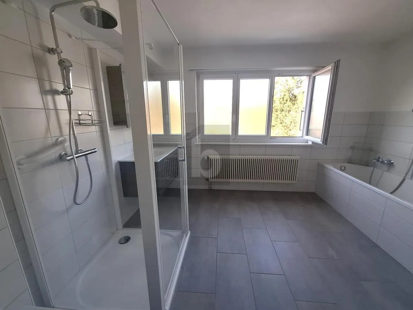 BATHED IN LIGHT AND SURROUNDED BY GREENERY - Photo 4 of 6