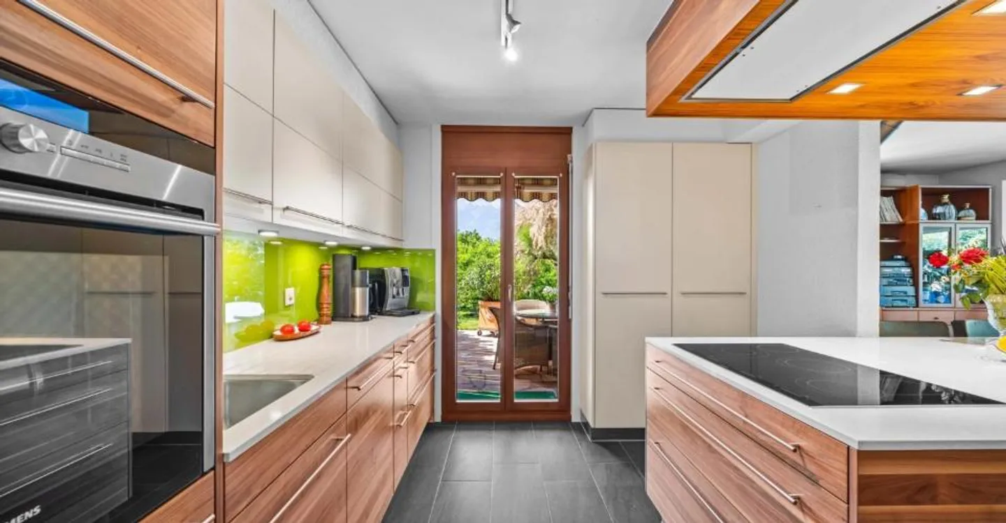 MAGNIFIQUE VILLA JUMELÉE AVEC GRAND JARDIN PAYSAGER. COUP DE CŒUR ASSURÉ ! - Photo 7 sur 12