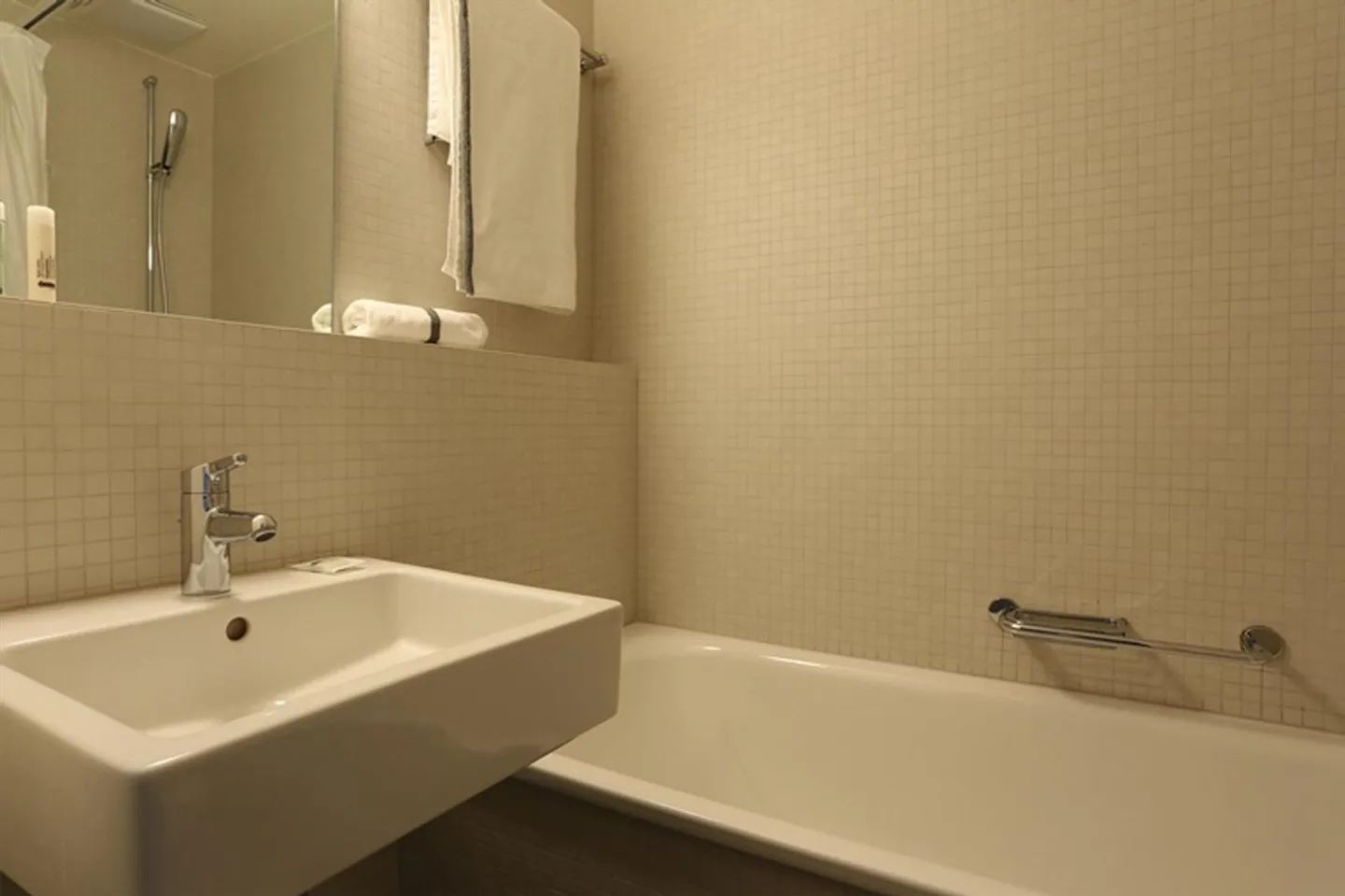 Modern Apartment Building in the City Center - Photo 5 of 10