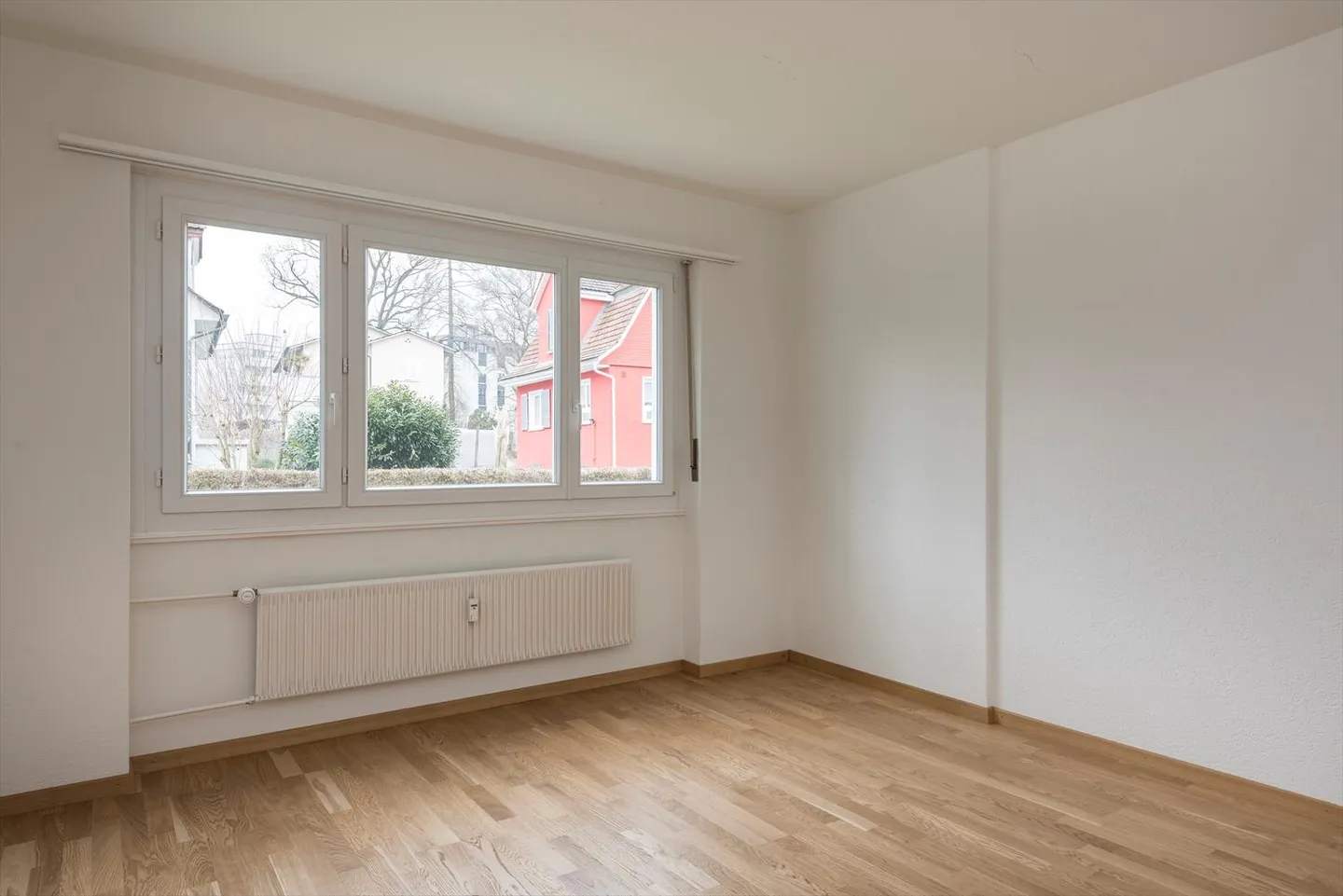 Grosser Balkon lädt zum Verweilen ein... - Foto 5 von 6