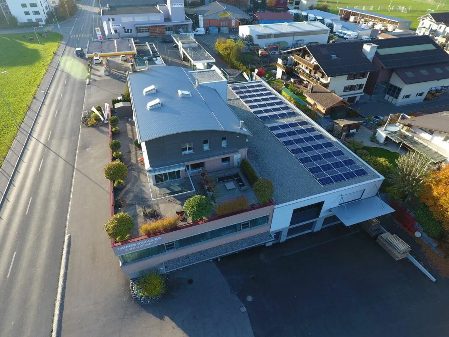 Fabrikgebäude mit Wohnung - Foto 1 von 5