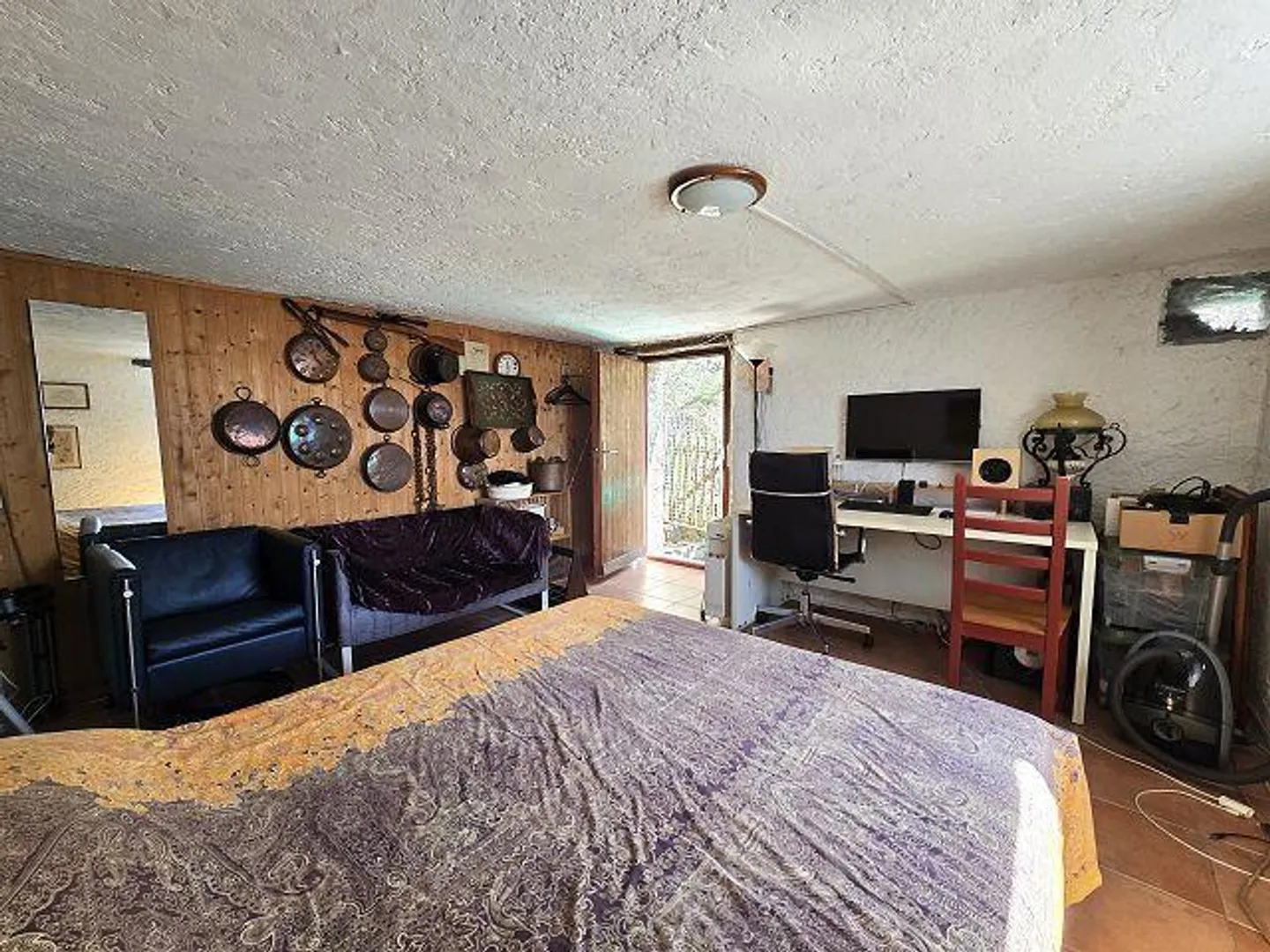 3-room rustic house with small garden in a very quiet, sunny location... - Photo 7 of 13