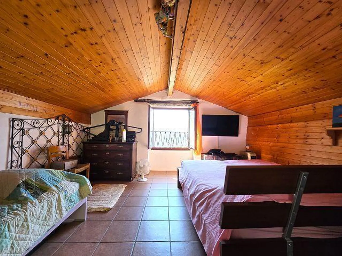 3-room rustic house with small garden in a very quiet, sunny location... - Photo 9 of 13