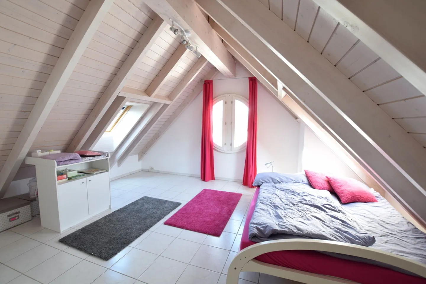 Generous and Open Spatial Feeling - Photo 6 of 10