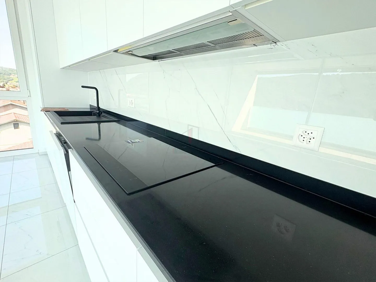 Appartamento moderno con terrazza - Foto 4 di 11