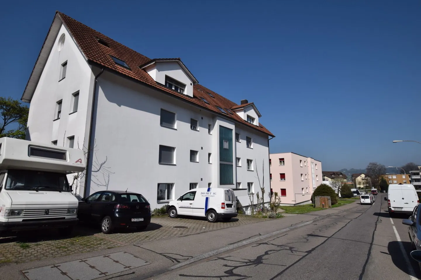 Generous and Open Spatial Feeling - Photo 8 of 10