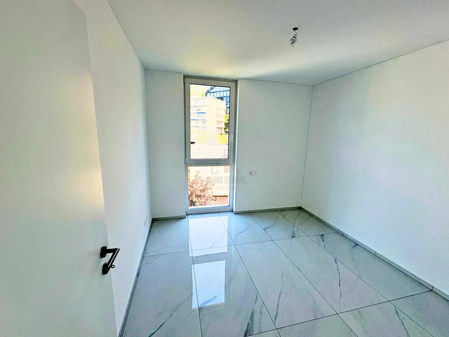 Appartamento moderno con terrazza - Foto 10 di 11