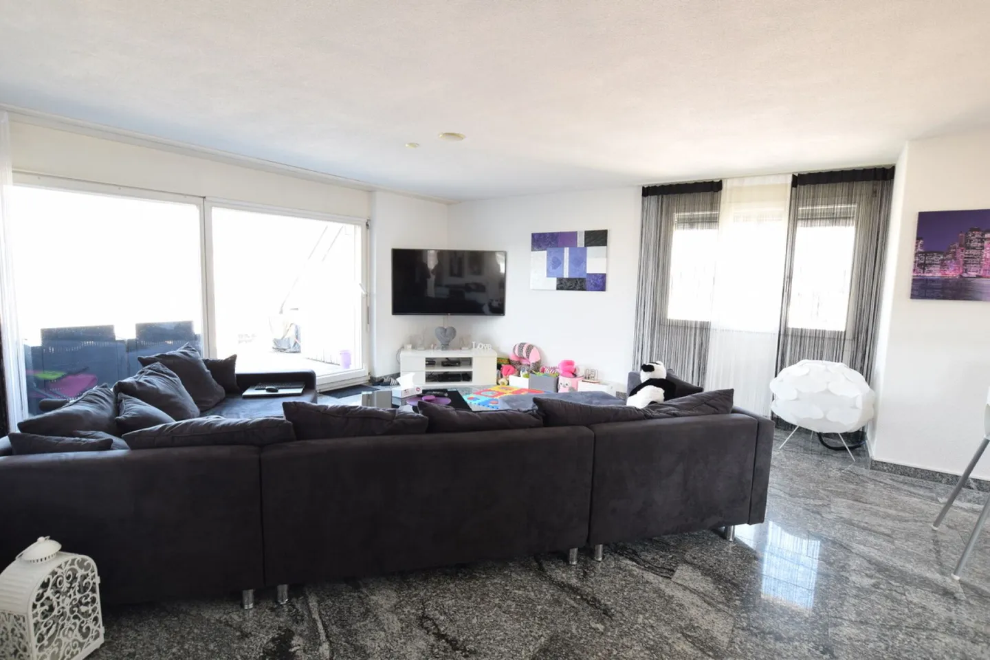 Generous and Open Spatial Feeling - Photo 2 of 10