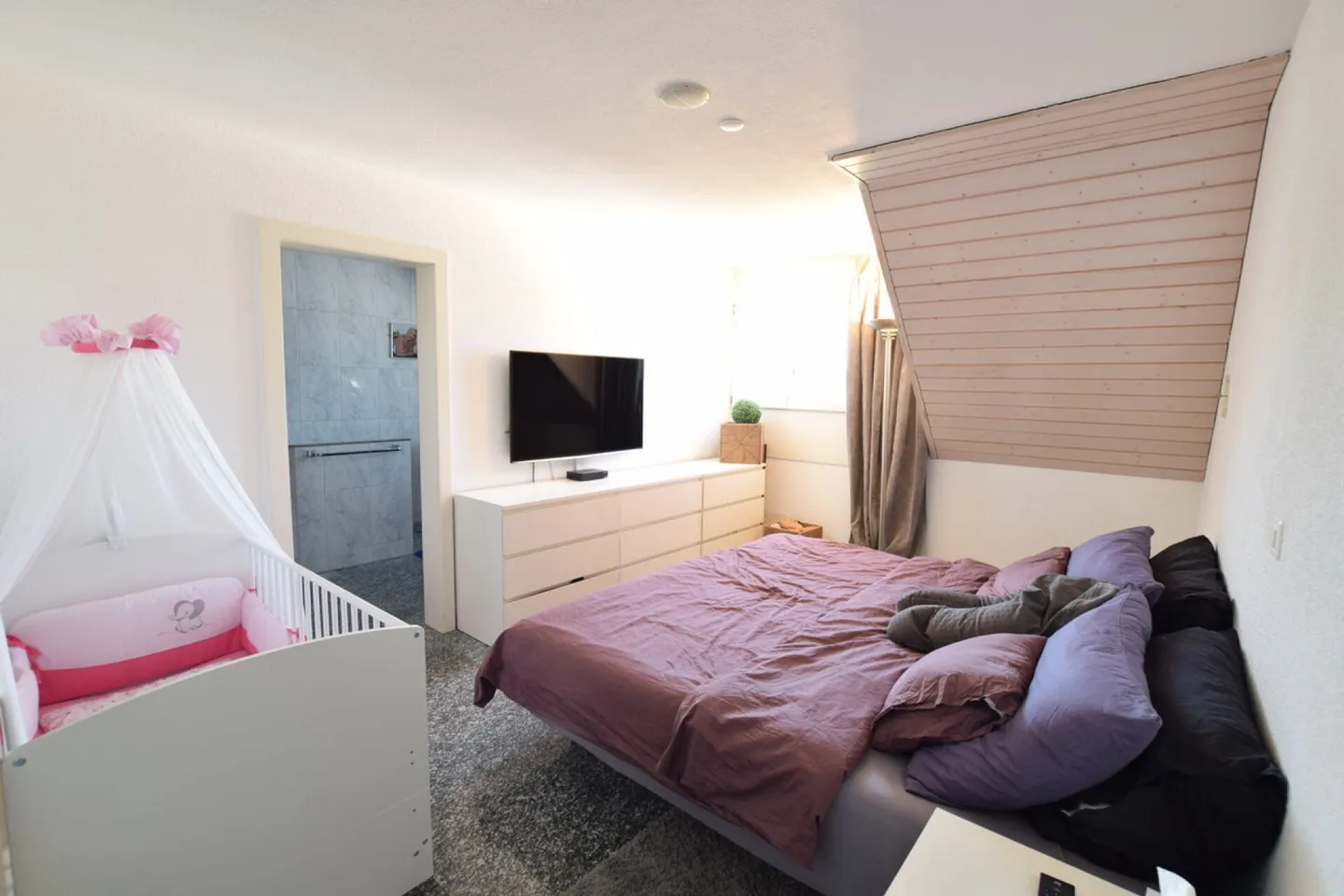 Generous and Open Spatial Feeling - Photo 3 of 10