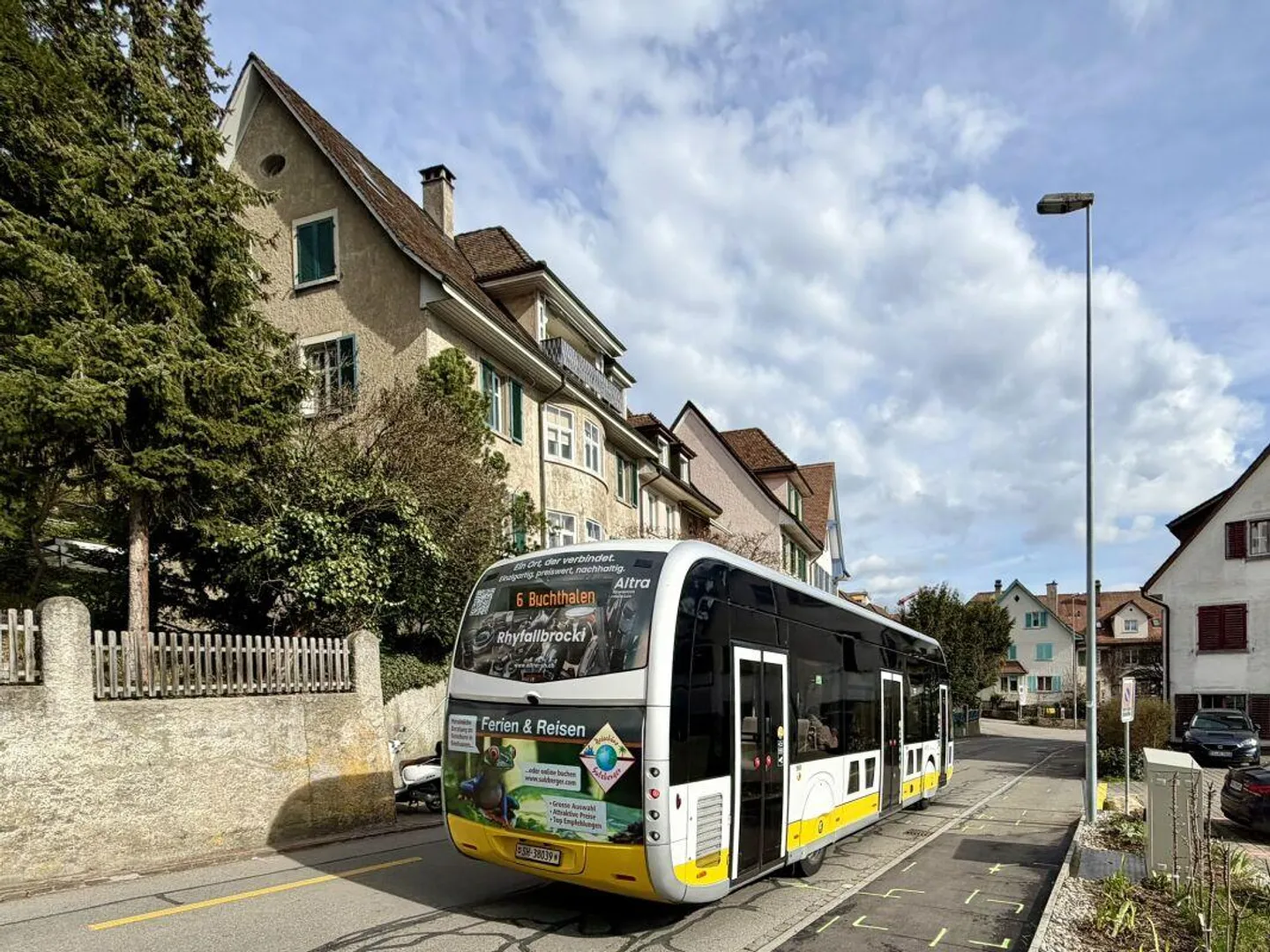 Maison Multi-Familiale avec Potentiel - Photo 2 sur 12