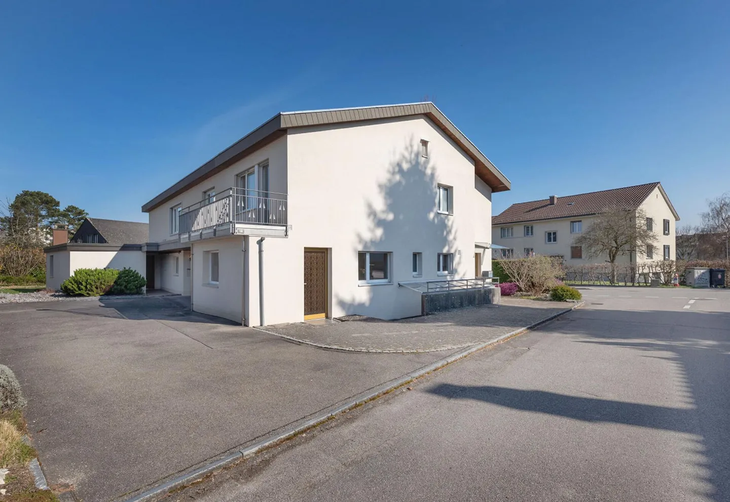 Proprietà ben tenuta con due unità abitative e utilizzo versatile... - Foto 2 di 14