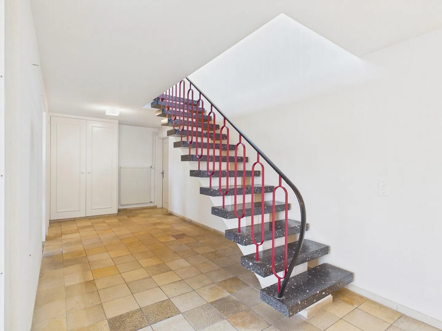 Proprietà ben tenuta con due unità abitative e utilizzo versatile... - Foto 4 di 14