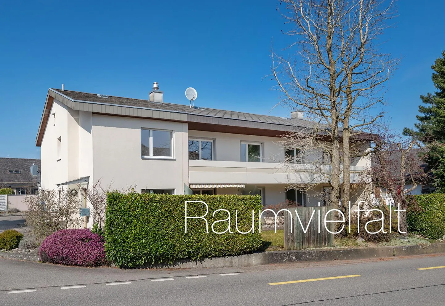 Proprietà ben tenuta con due unità abitative e utilizzo versatile... - Foto 1 di 14