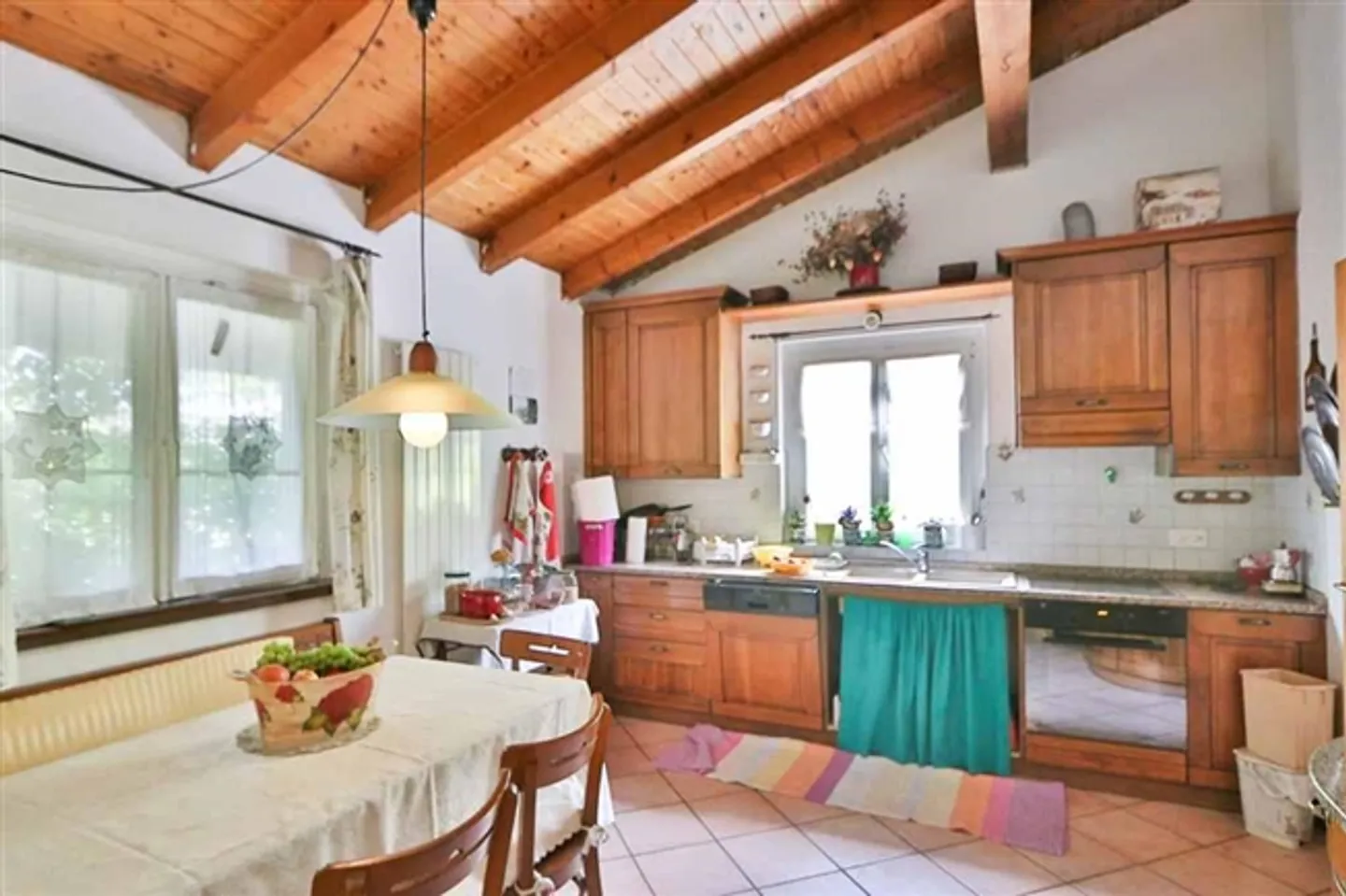 Maison bifamiliale avec appartements de 4 1/2 pièces et grand jardin/terrain à bâtir - Photo 6 sur 20