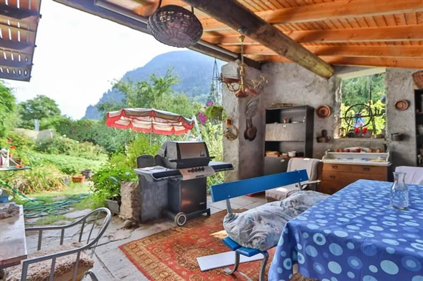 Maison bifamiliale avec appartements de 4 1/2 pièces et grand jardin/terrain à bâtir - Photo 7 sur 20