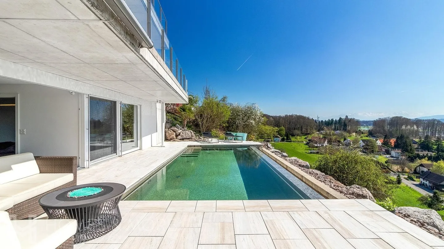 Casa di design esclusiva con piscina a sfioro e vista panoramica - Foto 7 di 8
