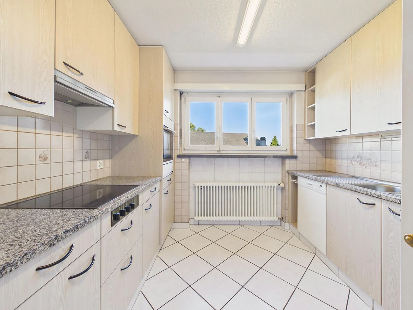 Proprietà ben tenuta con due unità abitative e utilizzo versatile... - Foto 8 di 14