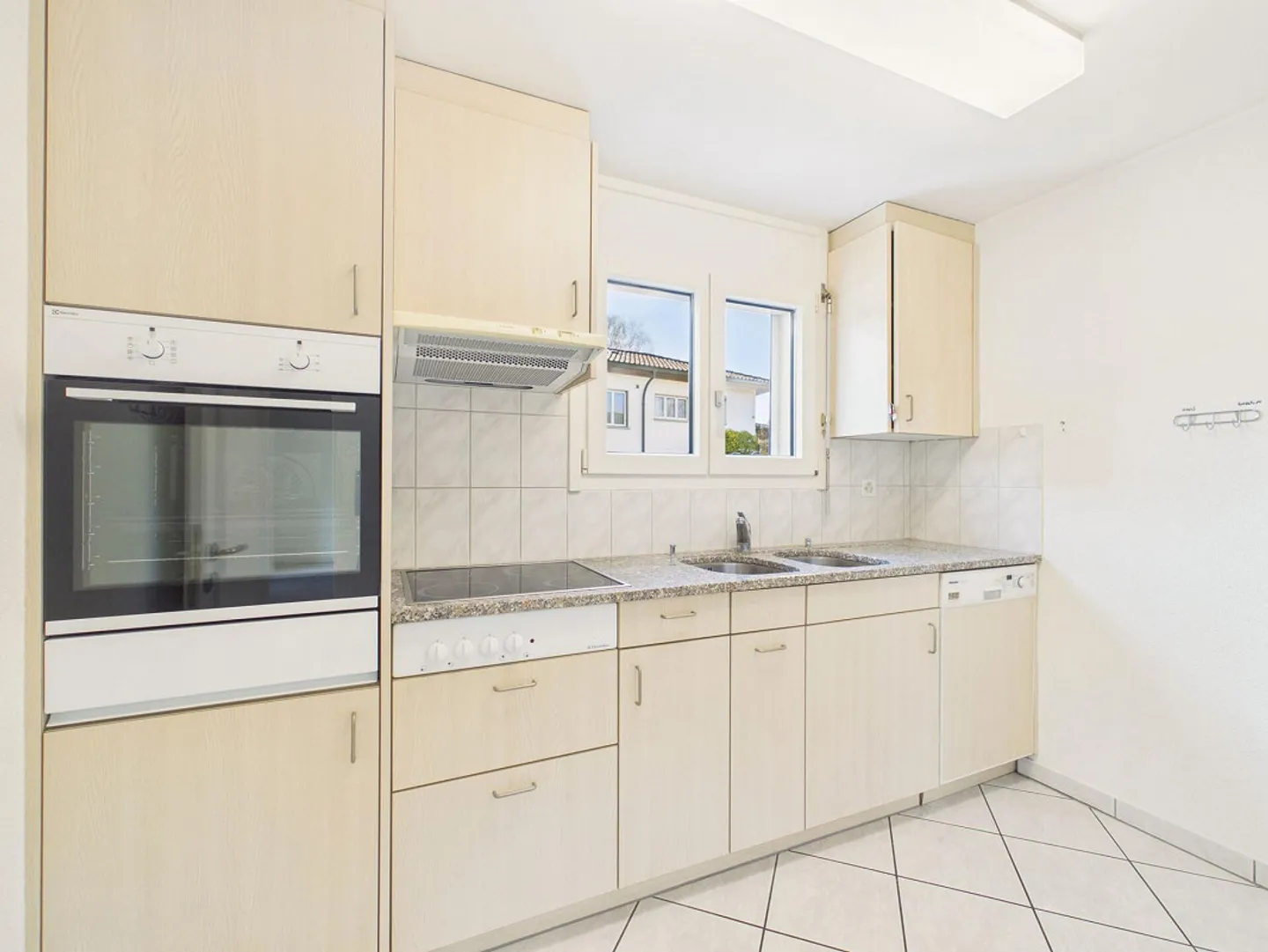 Proprietà ben tenuta con due unità abitative e utilizzo versatile... - Foto 12 di 14