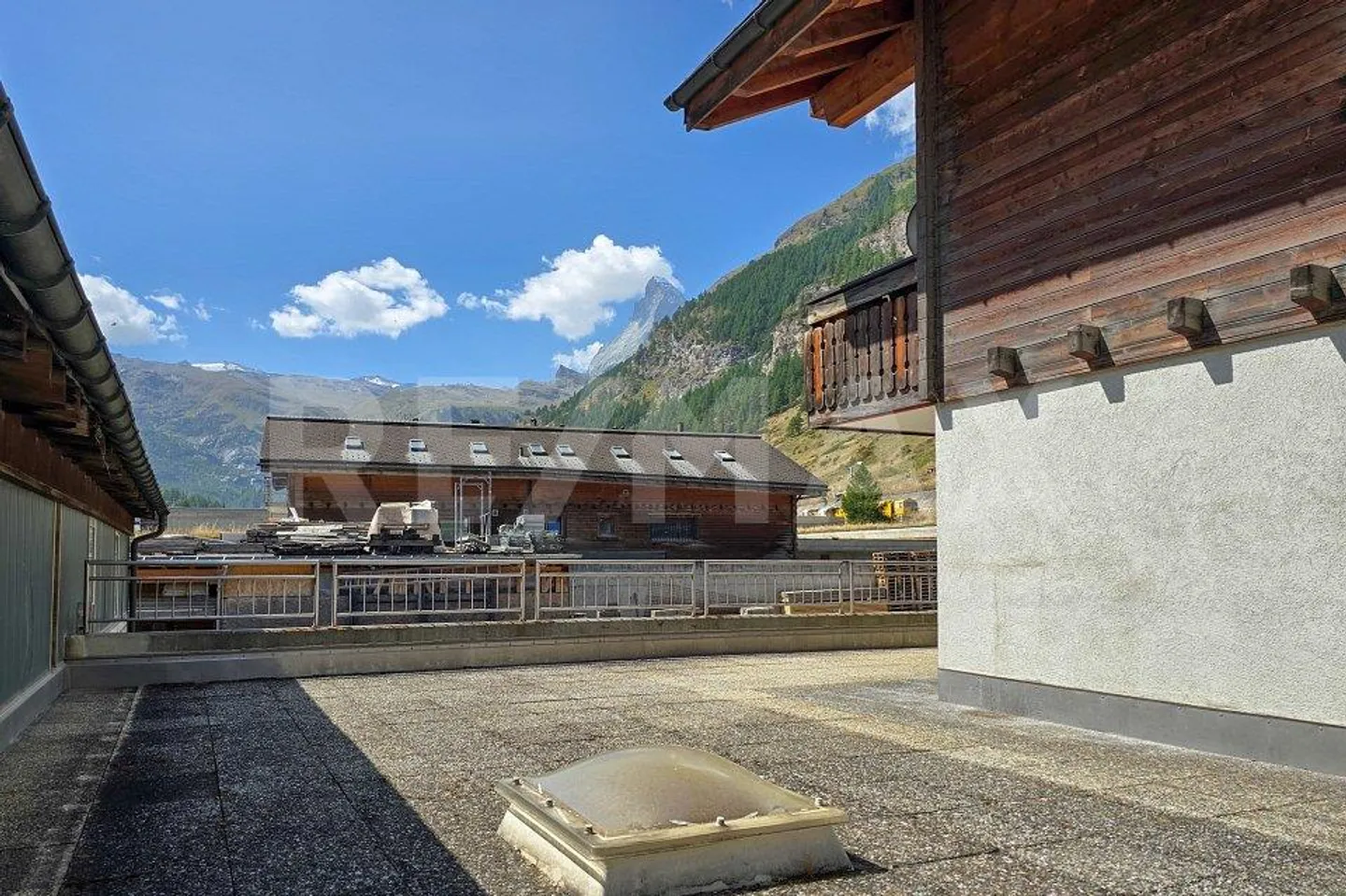 2.5-room apartment with large terrace and Matterhorn view in Zermatt - Photo 10 of 13