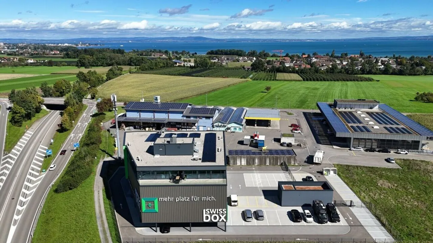 Geräumige Lagerhalle an Verkehrsknotenpunkt - Foto 1 von 5