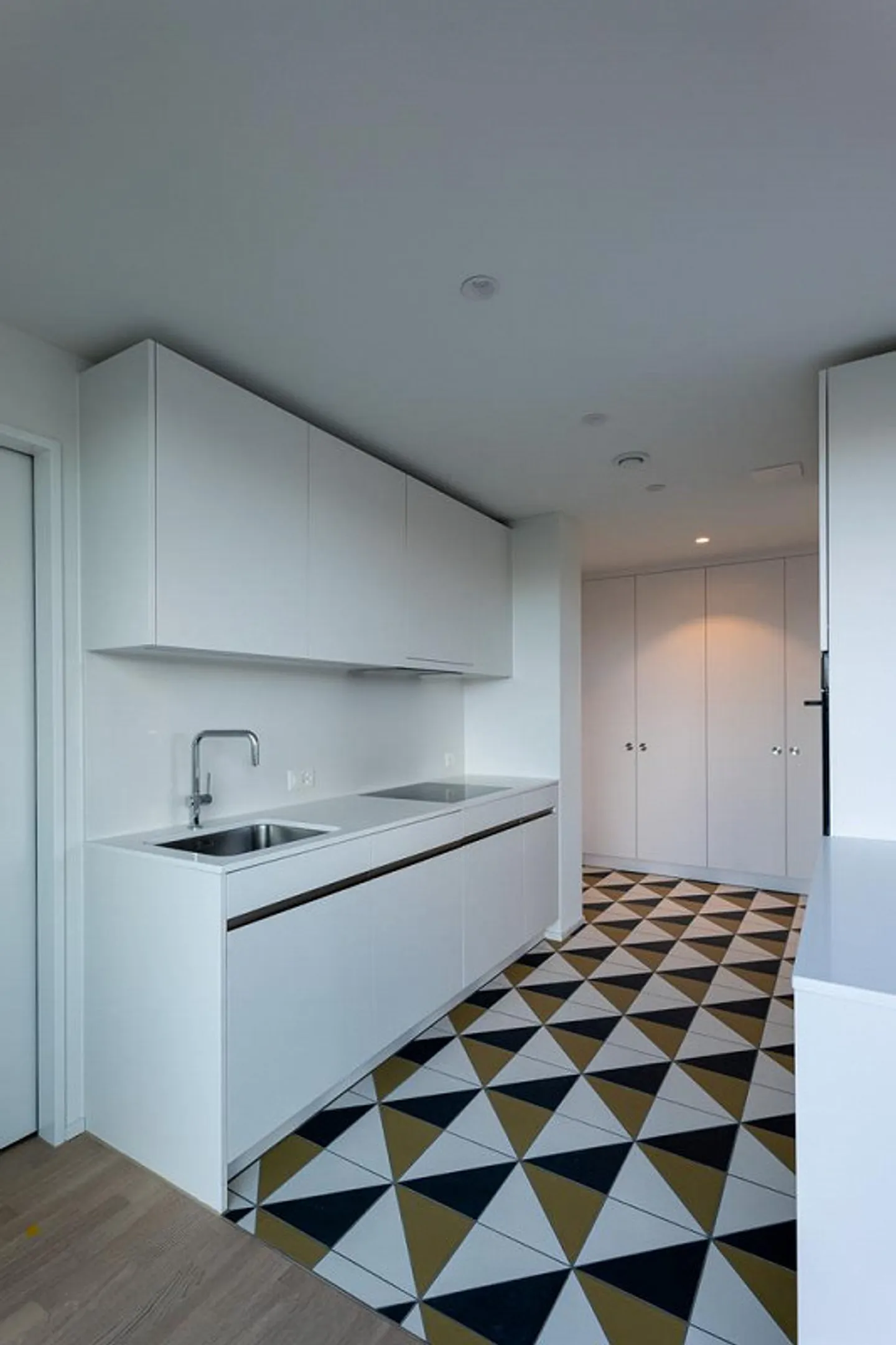 Discover Your New Home: Charming 2.5-Room Apartment - Photo 7 of 8