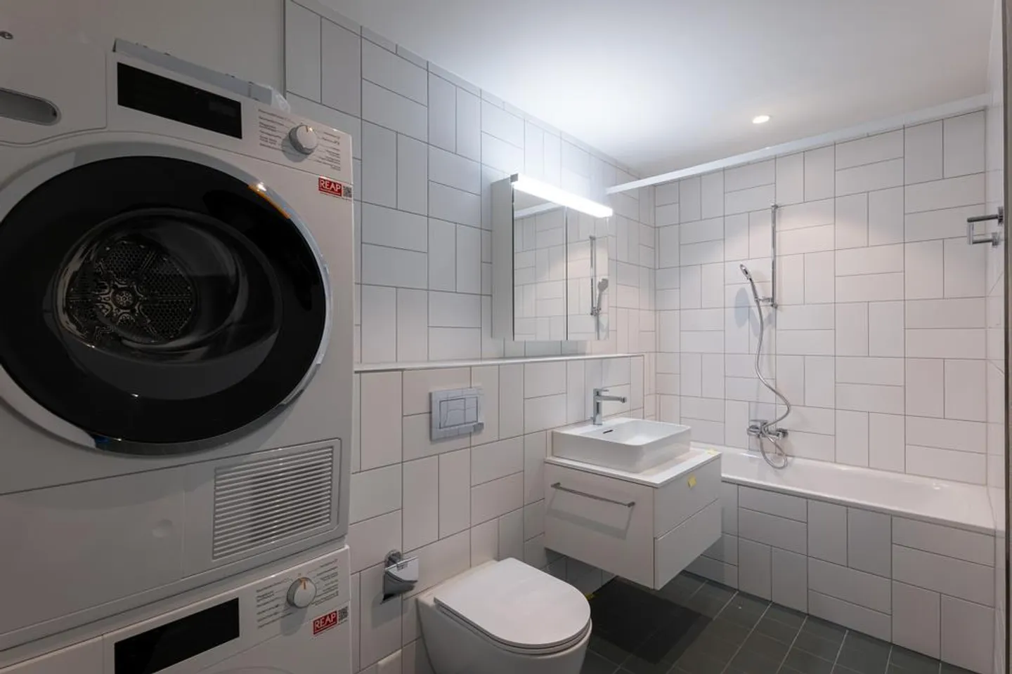 Discover Your New Home: Charming 2.5-Room Apartment - Photo 8 of 8