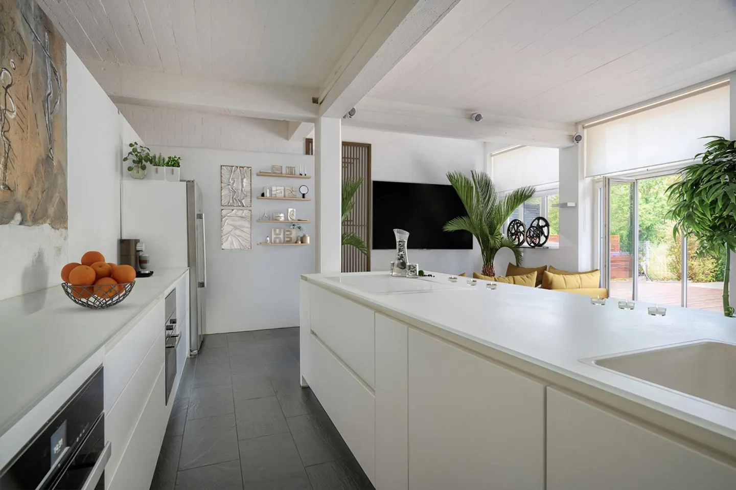 Exklusiver Loft-Traum mit 130 m² Privatgarten & 3.1 m Raumhöhe - Photo 1 of 24