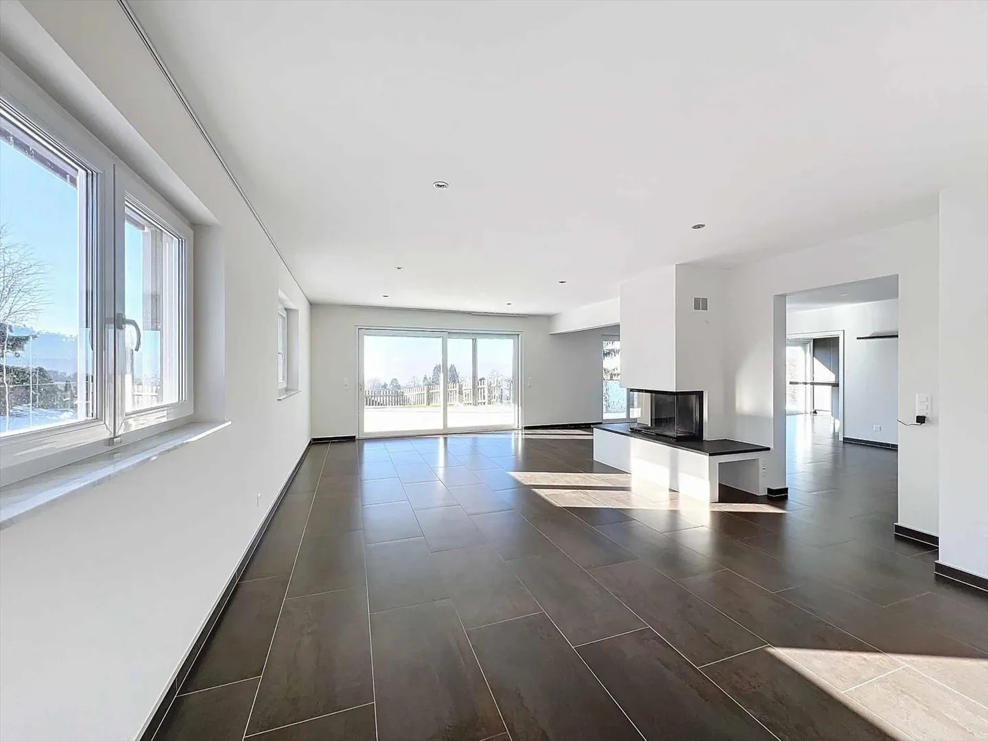 Architect-designed house with 9.5 rooms and a view of the lake and mountains! - Photo 8 of 13