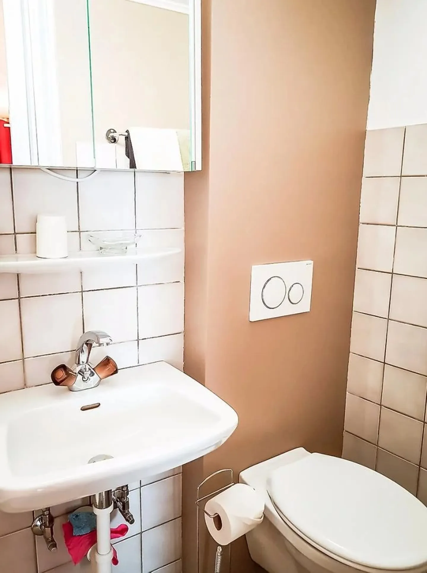 Fully Furnished Studio Rental - Photo 6 of 6