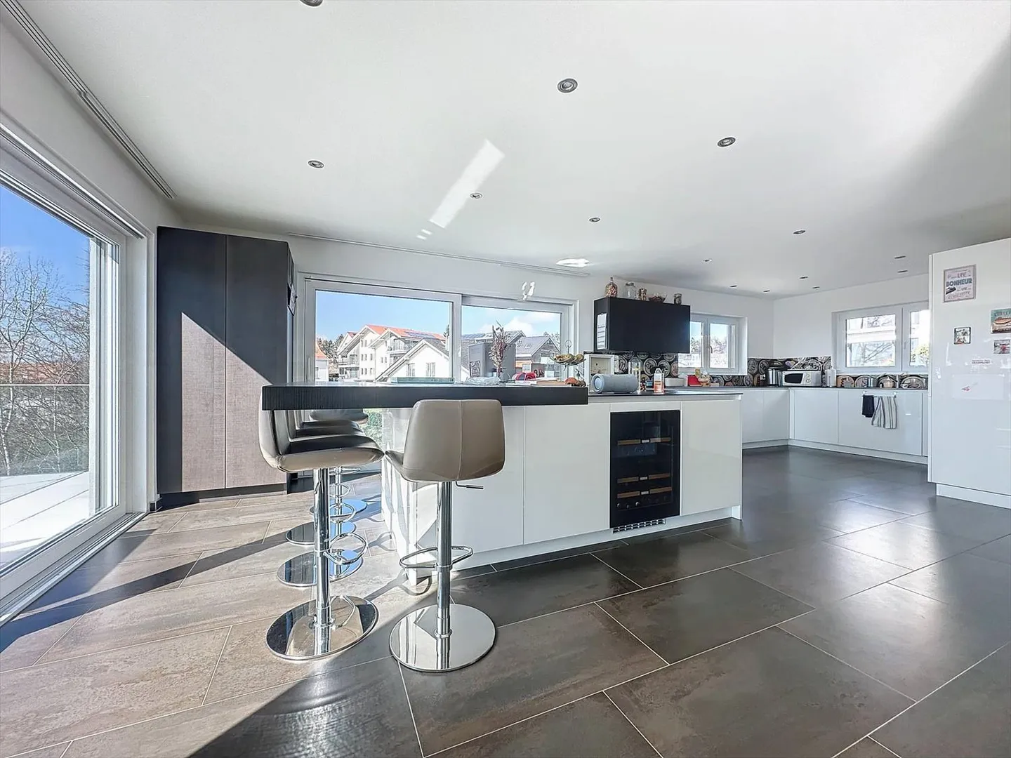 Architect-designed house with 9.5 rooms and a view of the lake and mountains! - Photo 12 of 13