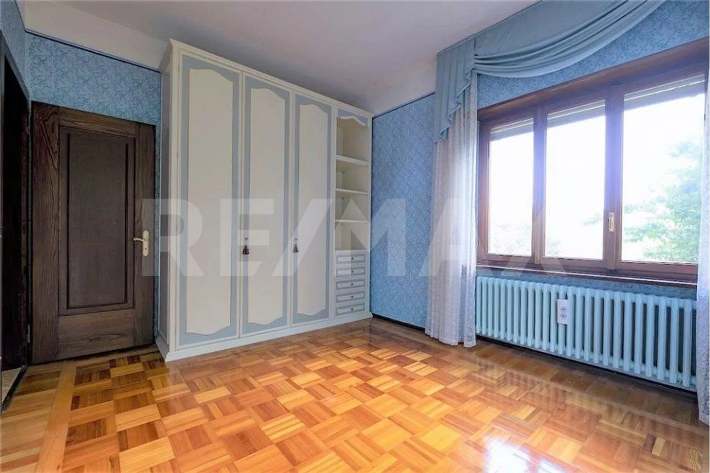 Villa de grande valeur avec parc et court de tennis - Photo 5 sur 12