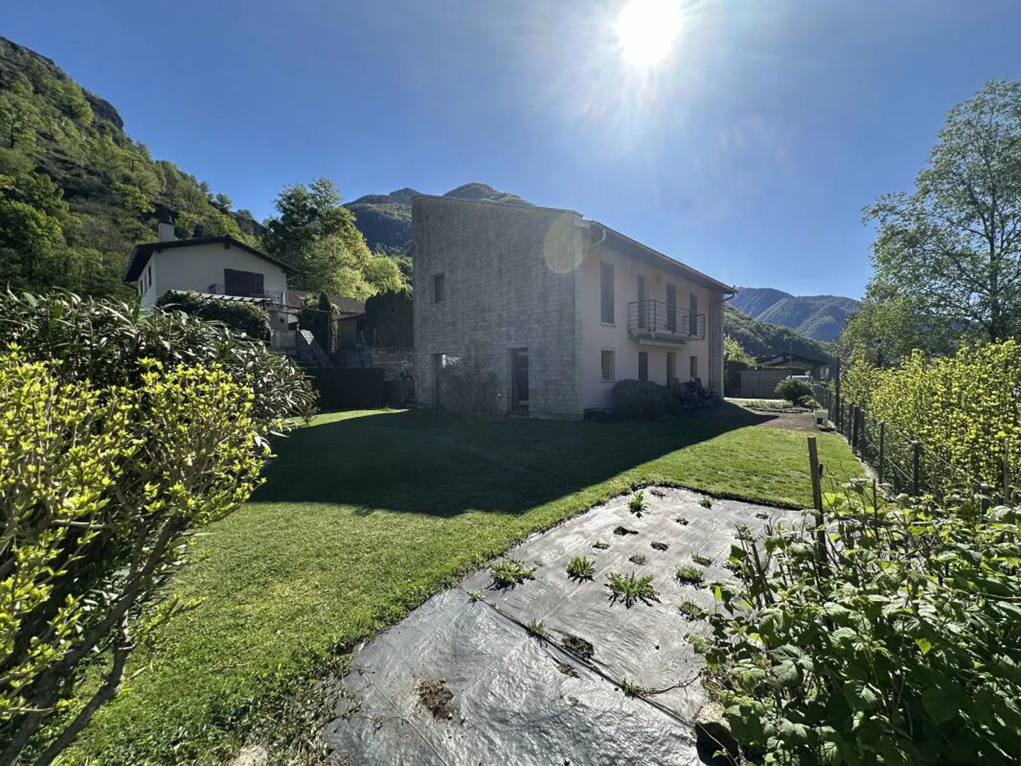 Sérénité et Style : Maison Élégante de 4,5 Pièces avec Grand Jardin - Photo 4 sur 13