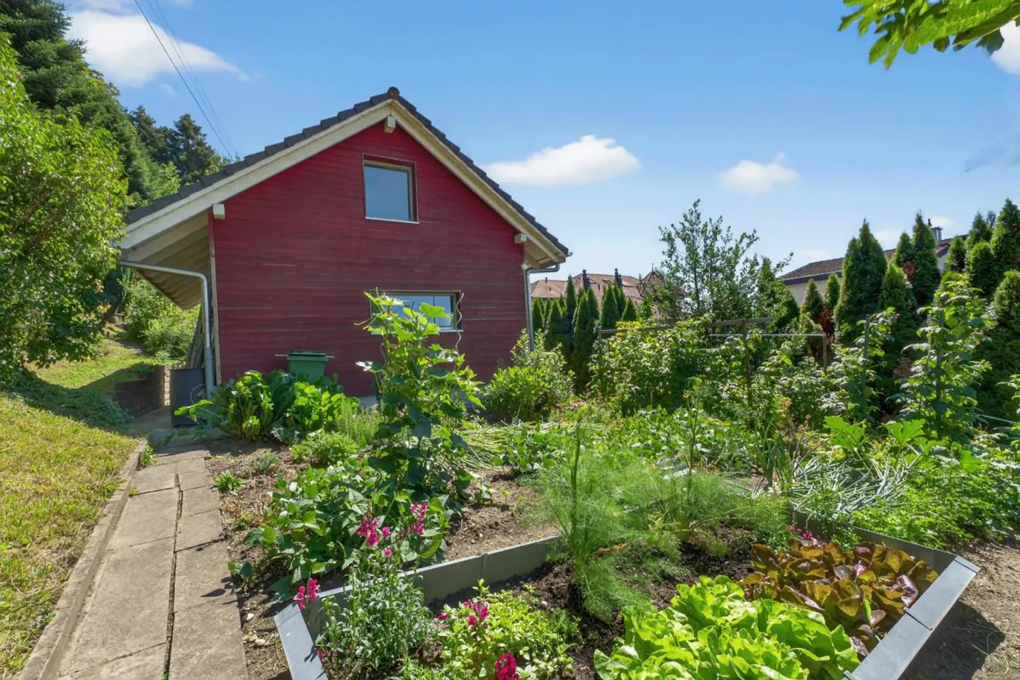 Charming single-family home with spacious garden - Photo 4 of 5