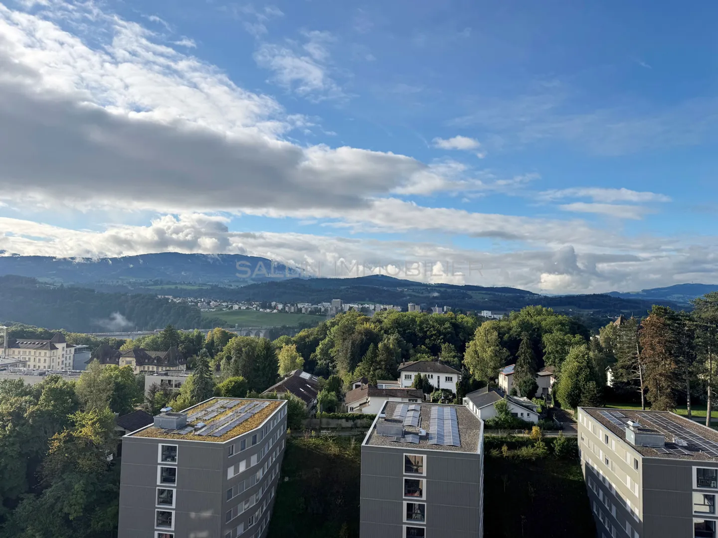 Loft al 15° piano con terrazza sul tetto e vista panoramica a 360° - Foto 2 di 9