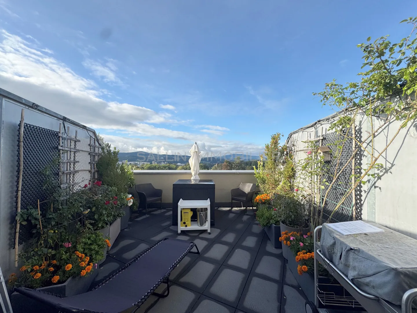 Loft al 15° piano con terrazza sul tetto e vista panoramica a 360° - Foto 8 di 9