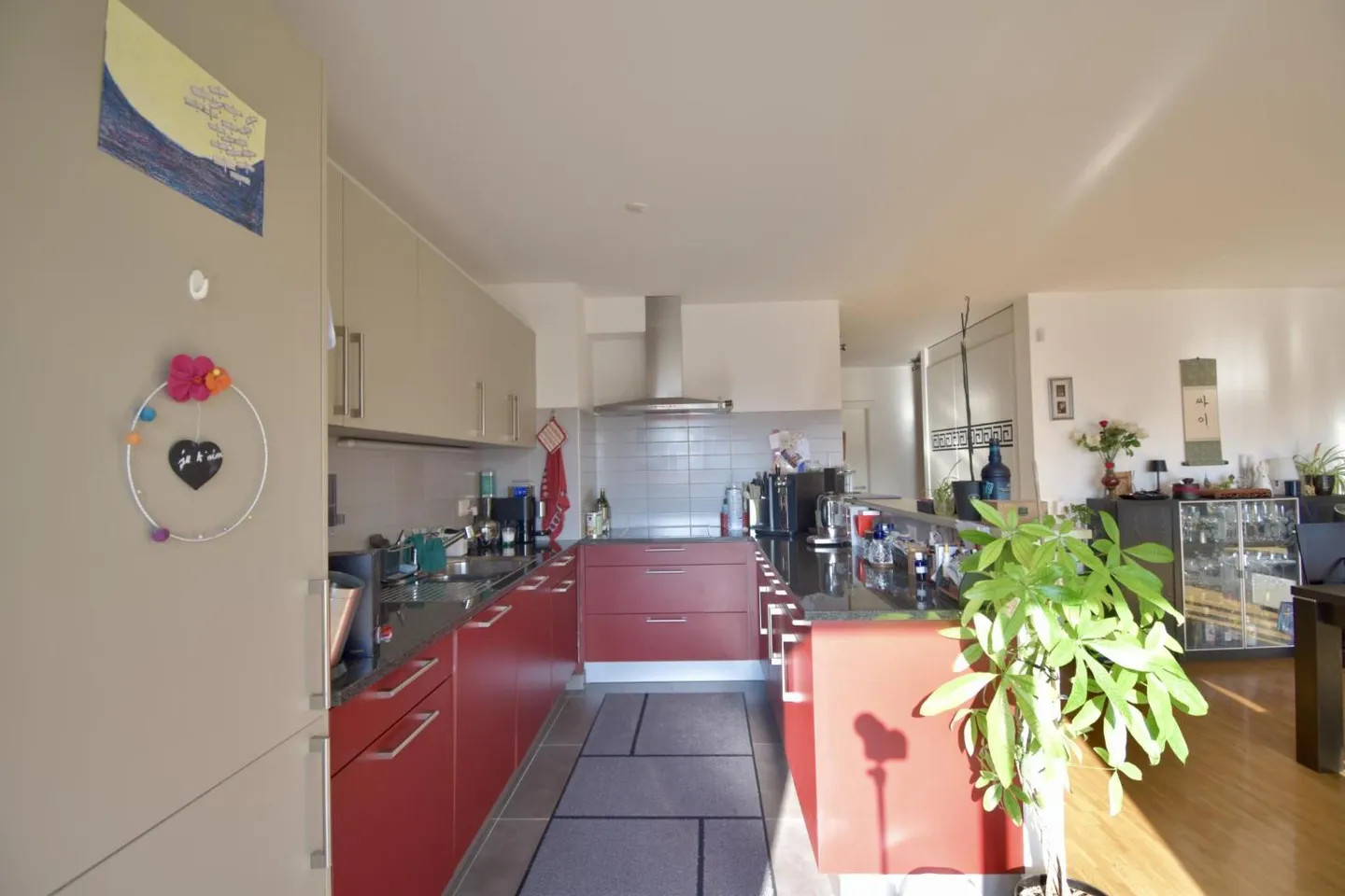 Spacious Duplex - Photo 4 of 11