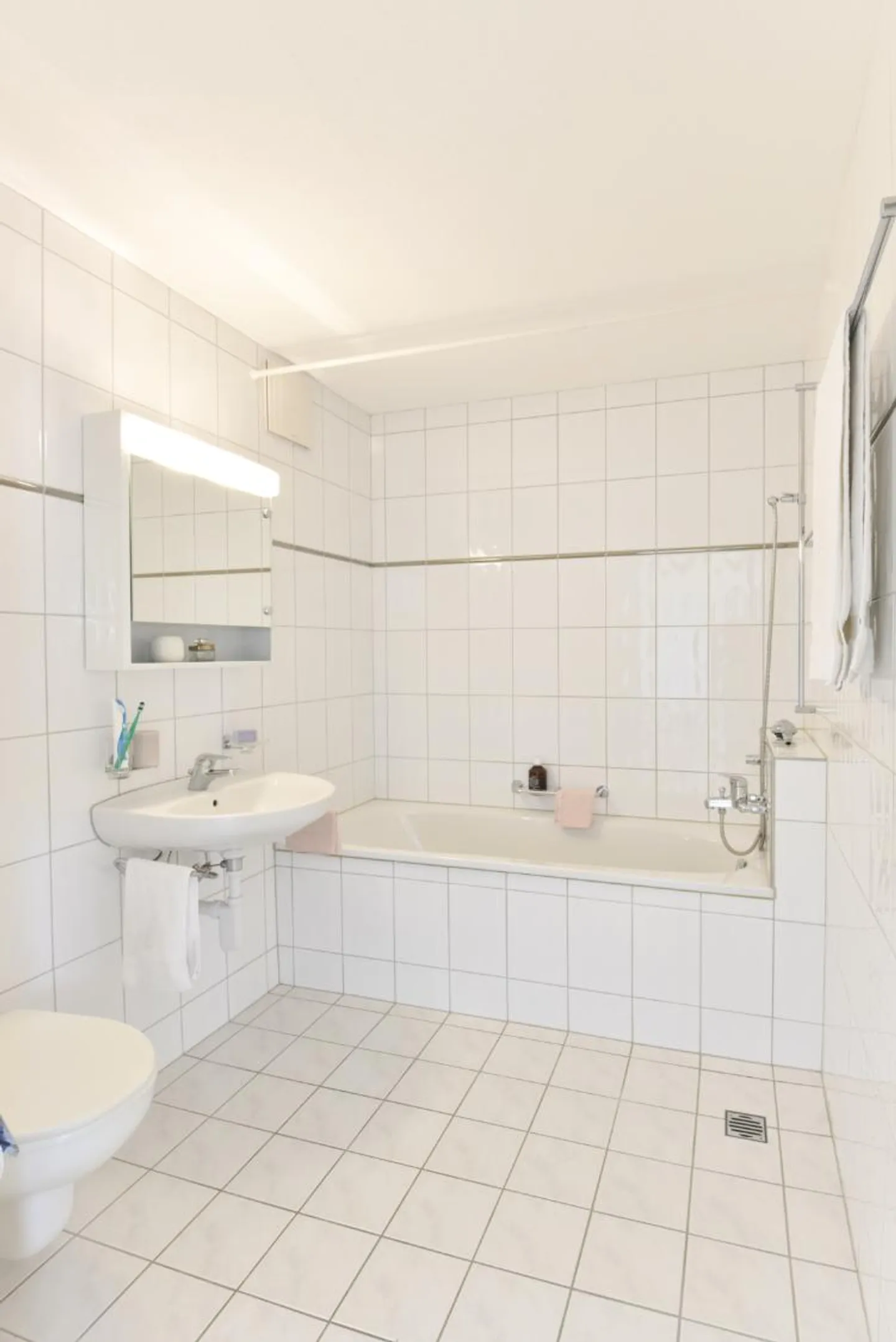 Helle und geräumige Wohnung - Foto 6 von 6