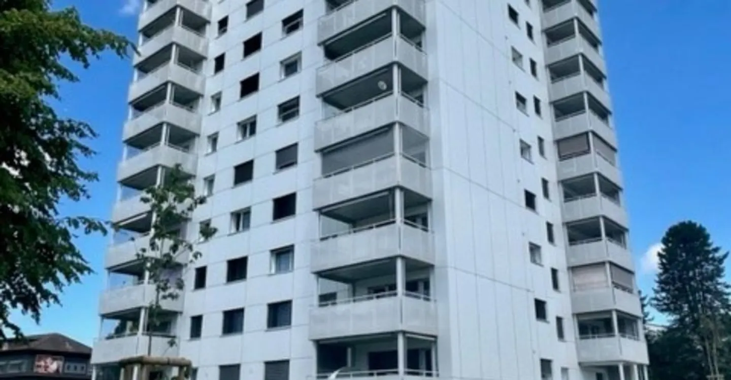 situato in posizione centrale appartamento con un ampio balcone - Foto 1 di 13