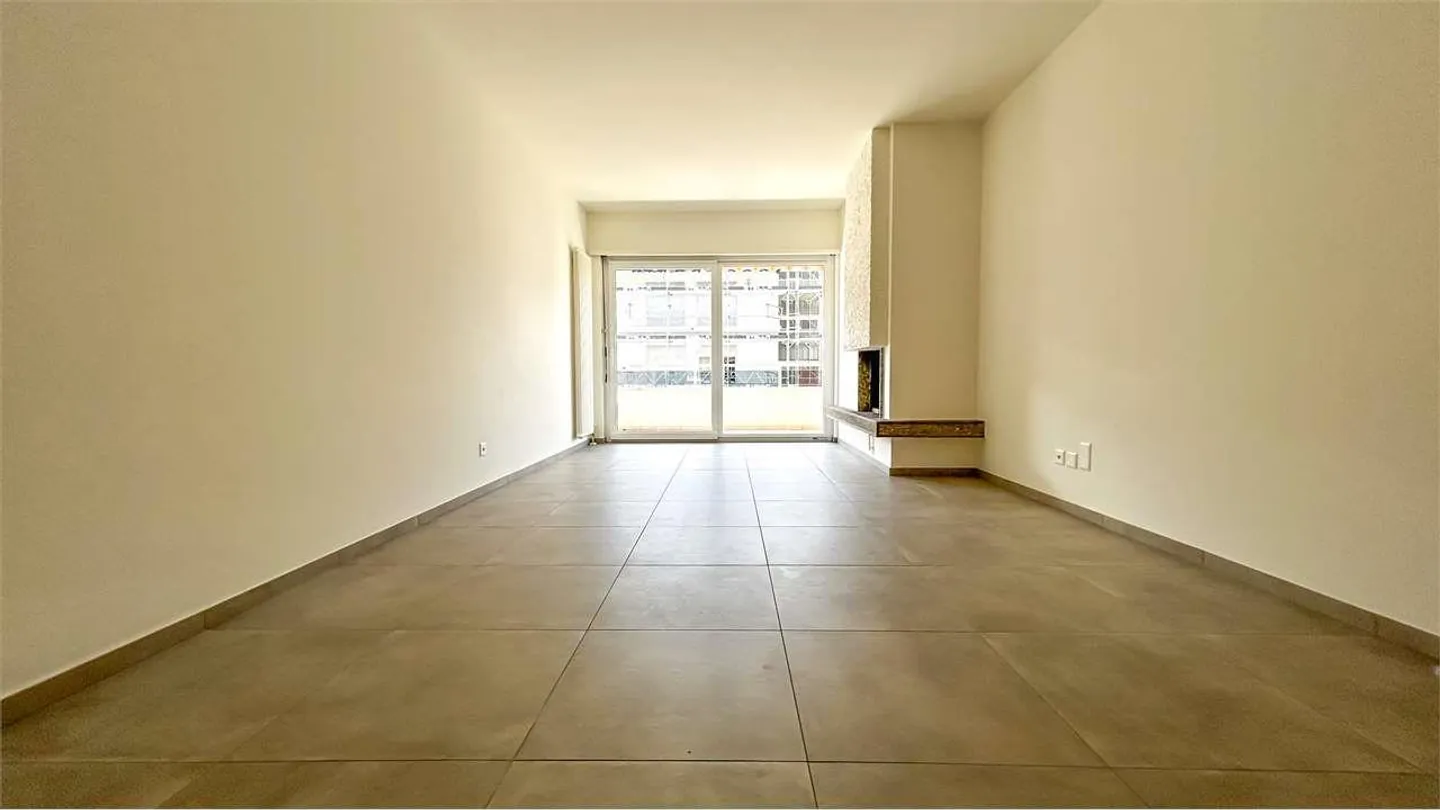 Spacious 3.5-room apartment in Cassarate - Photo 3 of 10