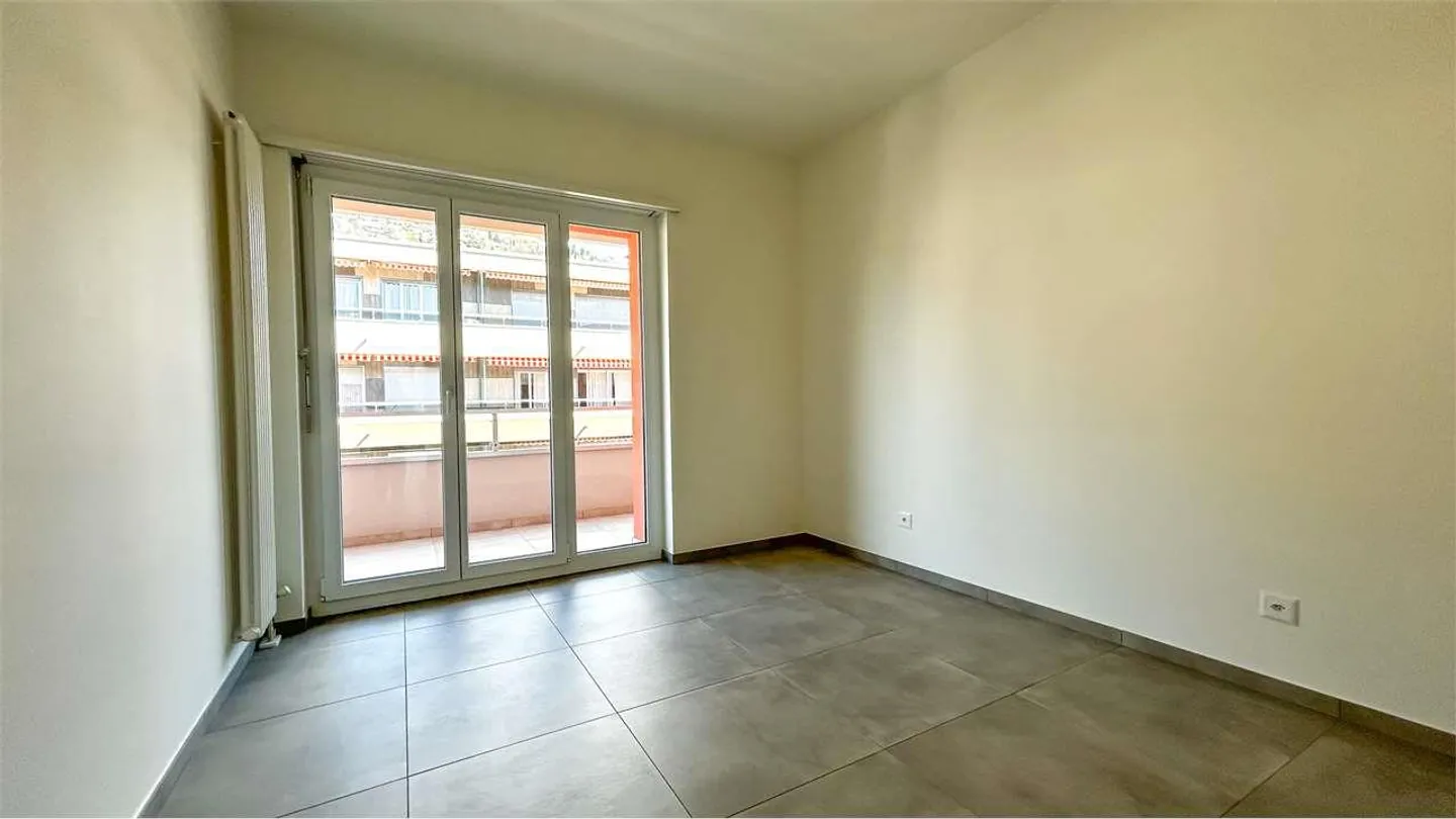 Spacious 3.5-room apartment in Cassarate - Photo 7 of 10