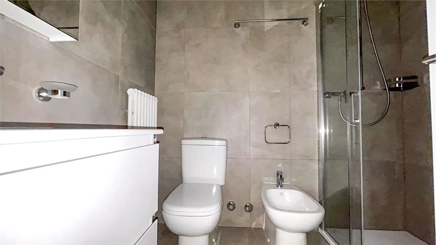 Spacious 3.5-room apartment in Cassarate - Photo 8 of 10