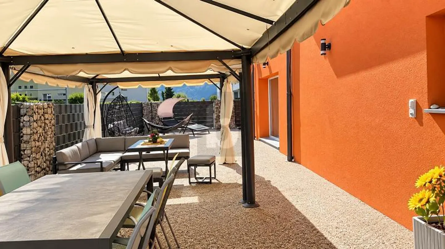Familiare, moderno con giardino e terrazze - Foto 5 di 6